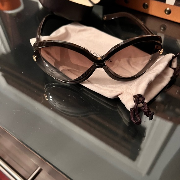 Louis Vuitton sunglasses brown with case - Picture 4 of 7